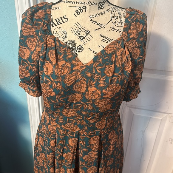 Maxi dress fits small to medium (floral design) with padded bra - Picture 2 of 8